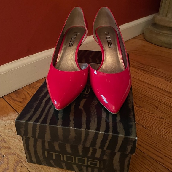 moda spana red kitty heels